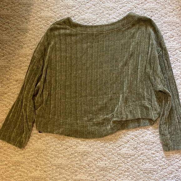 Green Sweater - Picture 2 of 3